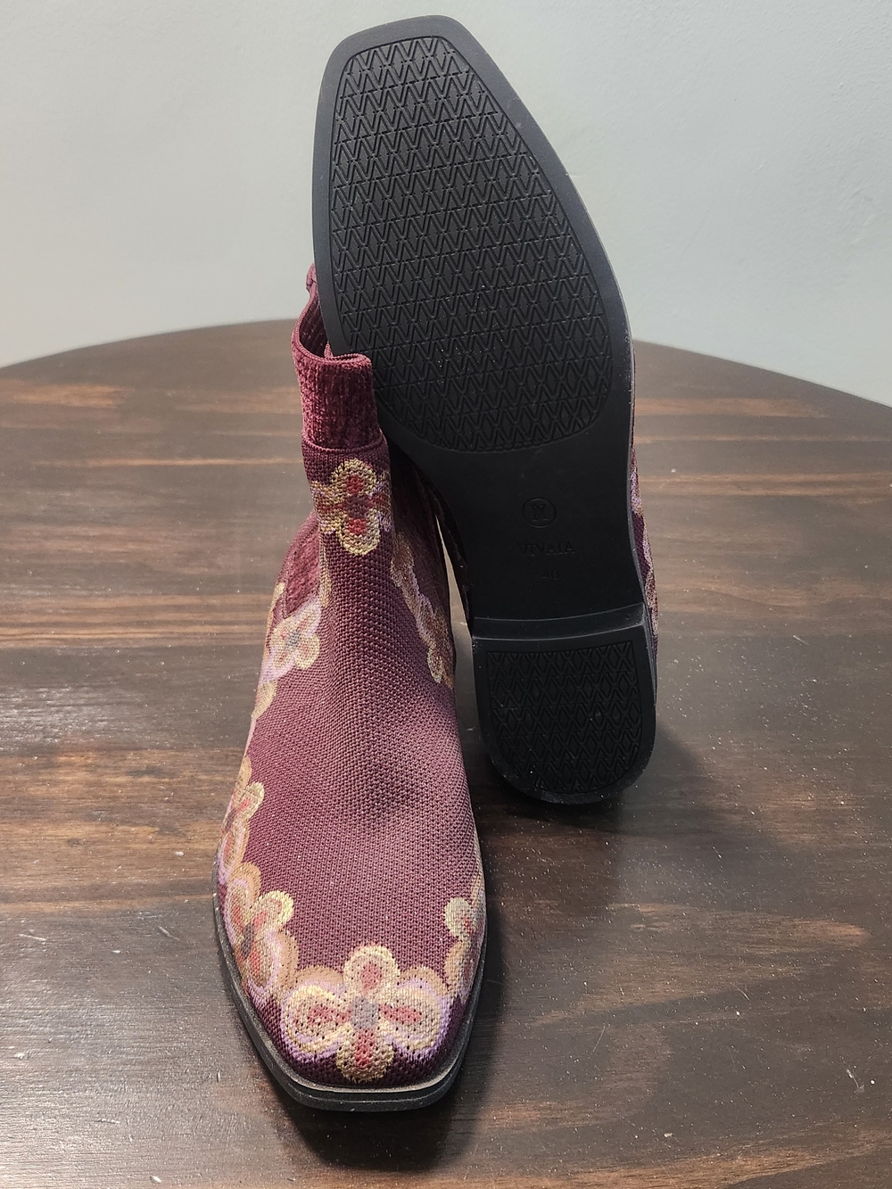 VIVAIA Ryan Pro Chelsea Boots | Burgundy Floral Glitter Knit | Square Toe | Sz 4 - Picture 10 of 11